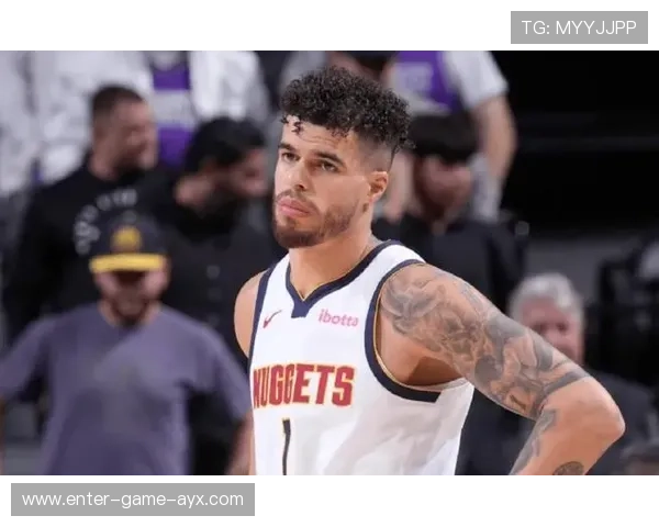 小迈克尔·波特绕掩护空位三分命中，篮网领先