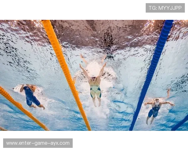 游泳冲刺最后 10 米的爆发震撼全场